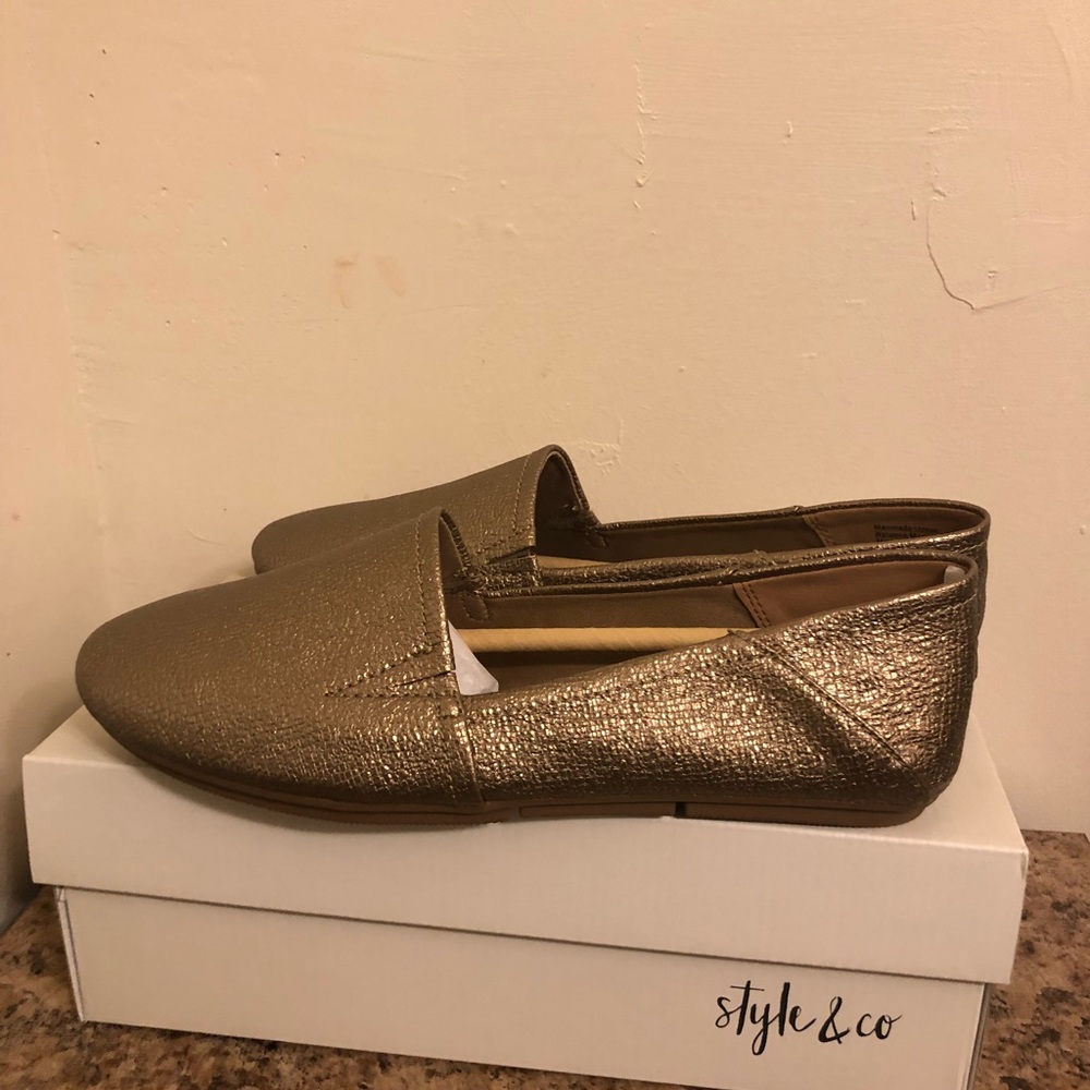 Gold slip on flats - Picture 3 of 4